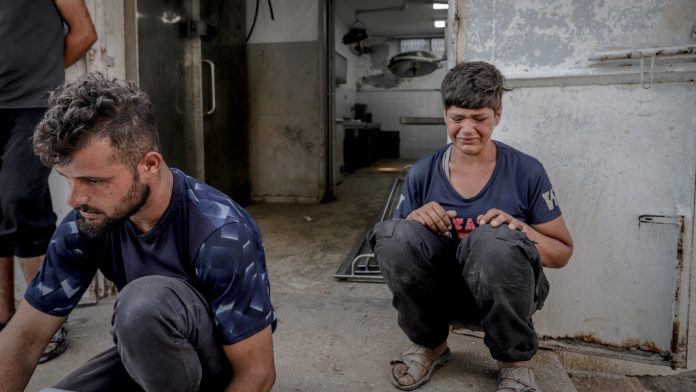 Israeli fire kills 93 seeking aid in Gaza - civil defence