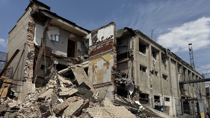 Ukraine to let over 60s into armed forces amid shortages