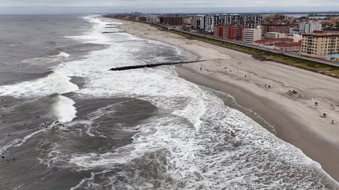 Erin brings coastal flooding to North Carolina, Virginia