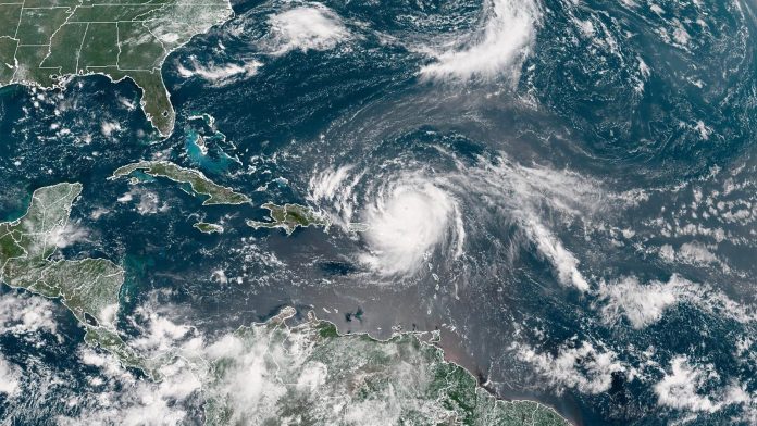 US East Coast faces life threatening waves from hurricane