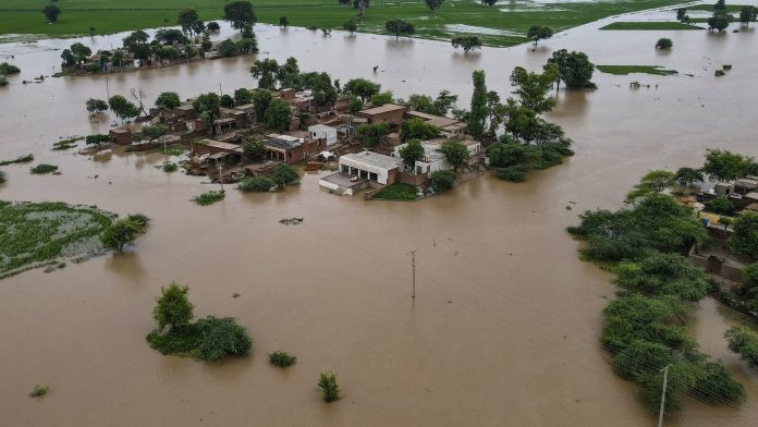 India warns Pakistan of flooding amid torrential rain
