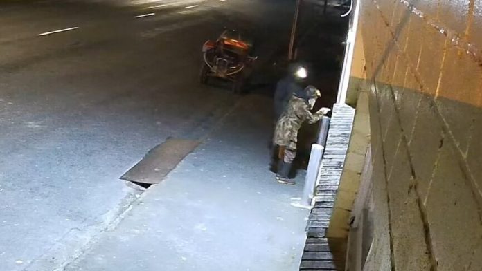 NZ police say CCTV shows father on the run for four years