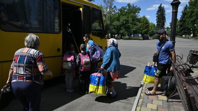 Russia in major Ukraine advance, residents told to leave
