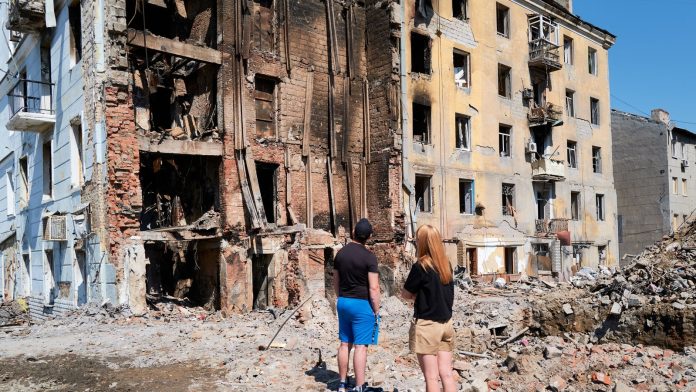 Russian strikes kill six and wound dozens in Ukraine