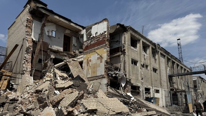 Russian strikes kill two at Ukraine holiday camp