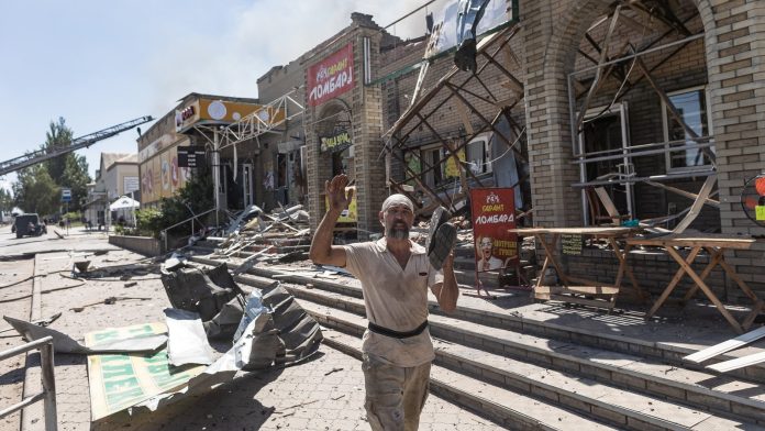 Ukraine hits military targets and pipeline in Russia