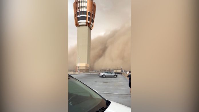 Watch: Arizona 'haboob' dust storm causes disruption