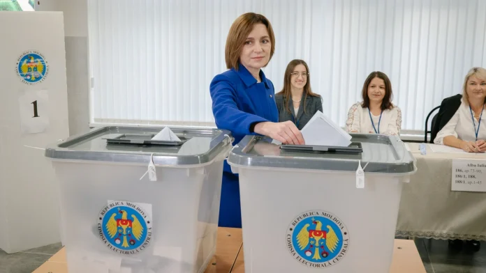 EU hails Moldova's 'European' choice in election