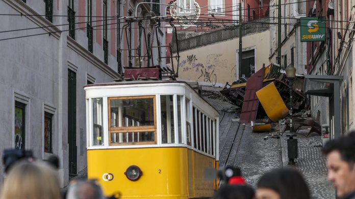 Lisbon funicular cable disconnected before crash