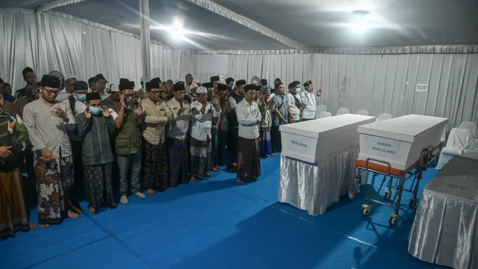 Death toll from Indonesia school collapse rises to 54