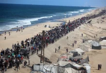 Displaced Gazans Return to Ruined Homes as Israeli Forces Withdraw Gazans trek to ruined homes as Israeli forces pull back