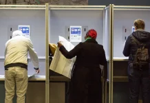 Exit polls point to centrist victory in Dutch parliamentary elections Exit poll suggests centrists win Dutch vote