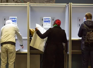 Exit polls point to centrist victory in Dutch parliamentary elections Exit poll suggests centrists win Dutch vote