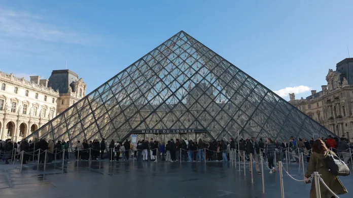 France examining DNA samples after Louvre robbery
