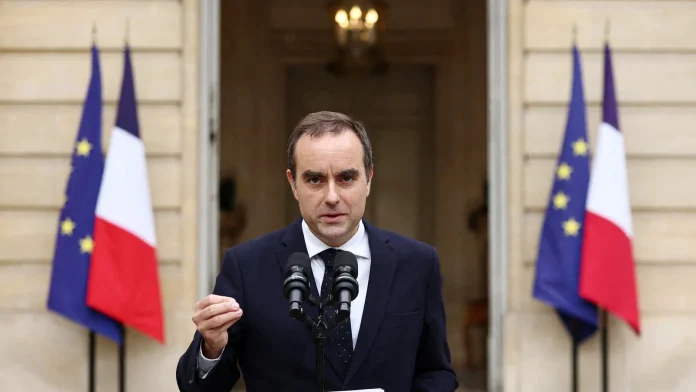 French PM urges end to 'ridiculous spectacle'