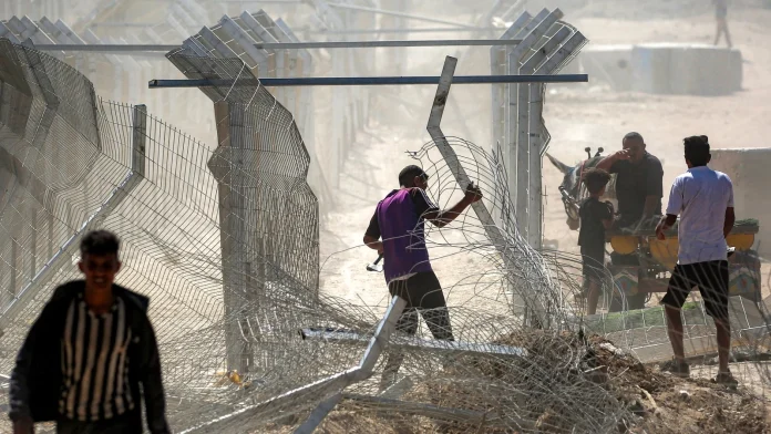 Israel ceases fire and Gazans start returning home