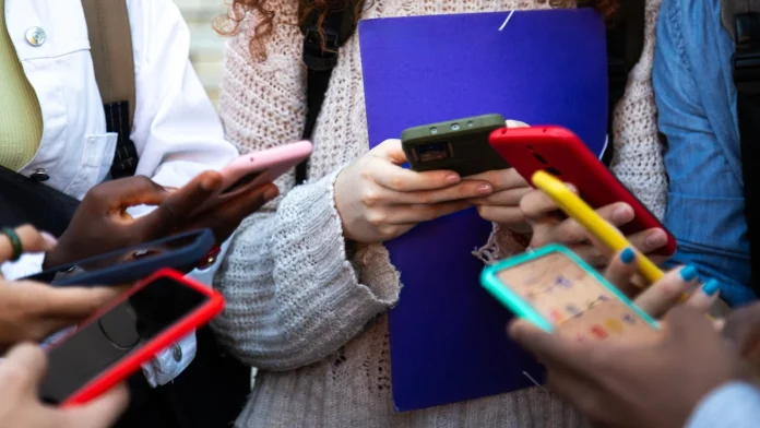 New Zealand parliament to debate teen social media ban