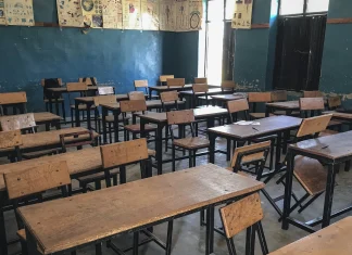 Fifty Nigerian schoolchildren kidnapped in raid break free from captors 50 children kidnapped from a Nigerian school escape