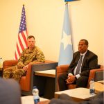Lataliyaha Africom oo ka dagay Boosaaso, lana kulmay madaxweyne xigeenka Puntland