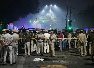 New Delhi blast kills at least eight people At least eight killed in New Delhi explosion