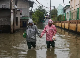 Philippine typhoon kills five, displaces over one million residents 5 dead, a million displaced in Philippines after typhoon