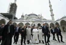 Pope Makes Historic Visit to Istanbul’s Blue Mosque Pope visits Istanbul's Blue Mosque