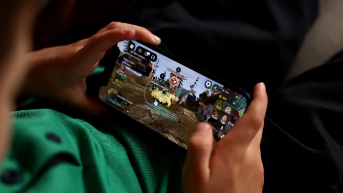 Roblox to roll out compulsory age checks for chat