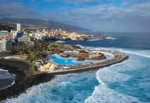 Rough seas batter Tenerife, leaving three dead and 15 injured Three killed, 15 injured as rough seas batter Tenerife