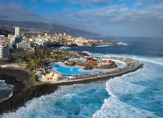 Rough seas batter Tenerife, leaving three dead and 15 injured Three killed, 15 injured as rough seas batter Tenerife