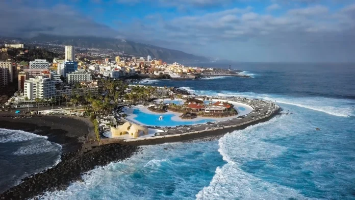 Rough seas batter Tenerife, leaving three dead and 15 injured Three killed, 15 injured as rough seas batter Tenerife