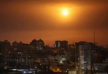 Six killed in large-scale Russian strike amid U.S. peace push Six dead in 'massive' Russian strike amid US peace push