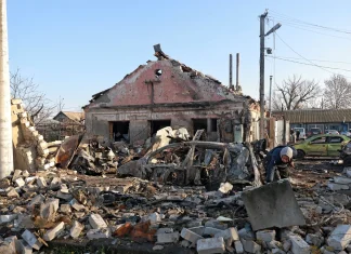 Trump presses Ukraine to accept plan before looming deadline Trump pushes Ukraine to accept plan ahead of deadline