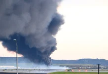 U.S. carriers ground MD-11 freighters after Kentucky crash US firms ground MD-11 cargo planes after Kentucky crash