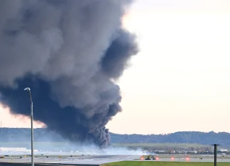 U.S. carriers ground MD-11 freighters after Kentucky crash US firms ground MD-11 cargo planes after Kentucky crash