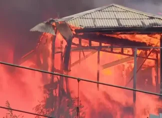 Australian officials urge thousands of residents to evacuate as bushfires spread Australian authorities urge thousands to flee bushfires