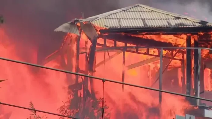 Australian officials urge thousands of residents to evacuate as bushfires Australian authorities urge thousands to flee bushfires