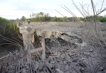 Cambodia closes crossings with Thailand amid cross-border clashes Cambodia shuts Thailand border crossings amid fighting