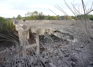 Cambodia closes crossings with Thailand amid cross-border clashes Cambodia shuts Thailand border crossings amid fighting