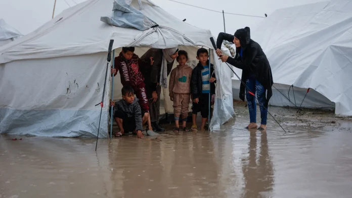 Gaza's tent residents hit by catastrophic flooding, UNICEF warns Gazans in tents face 'catastrophe' amid flooding - UNICEF