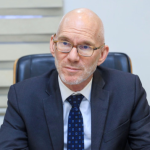 Qaramada Midoobe oo shaqada ka joojisay 680 shaqaale oo Soomaali iyo Ajaanib isugu jirta