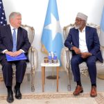 Axmed Madoobe iyo safiirka Mareykanka oo ka wada hadlay doorashooyinka iyo shirka mucaaradka