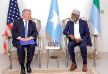 Axmed Madoobe iyo safiirka Mareykanka oo ka wada hadlay doorashooyinka iyo shirka mucaaradka