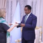 Wasiirka Arrimaha Dibadda oo Nuqullo ka Mid ah Waraaqadaha Aqoonsiga Danjirinimo ka Guddoomay Safiiro Cusub