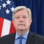 Madaxweyne Trump oo xilkii ka qaaday Safiirkii Mareykanka ee Soomaaliya