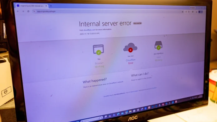 Global websites down as Cloudflare probe fresh issues