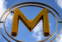 Man Detained After Knife Attack Injures Three Women on Paris Metro Man arrested after three women stabbed in Paris metro