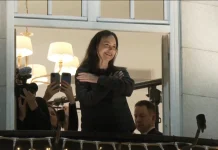 Nobel laureate pledges to return prize to Venezuela Nobel laureate vows to bring award back to Venezuela