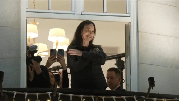 Nobel laureate pledges to return prize to Venezuela Nobel laureate vows to bring award back to Venezuela