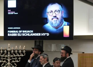 Sydney mourners commemorate rabbis killed in Bondi Beach shooting Sydney mourners remember rabbis killed in Bondi shooting