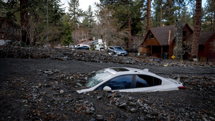 Three dead as heavy rain, flash floods hit California